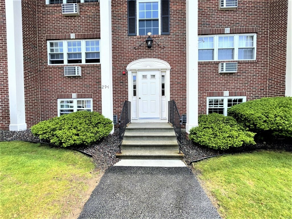 Property Photo: 29 Arlington Rd 2 MA 01801