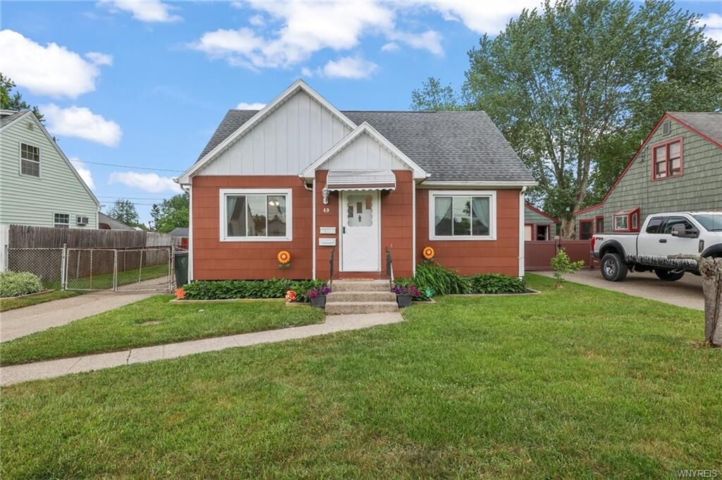 Property Photo:  49 Airview Terrace  NY 14043 