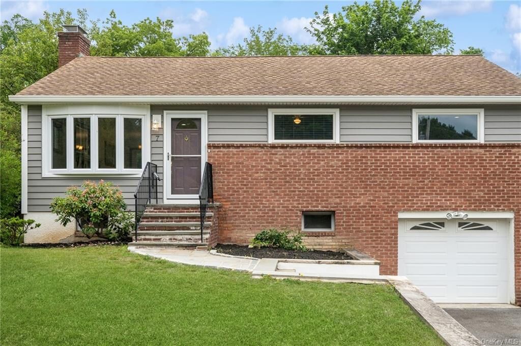 Property Photo:  7 Hillside Terrace  NY 10950 