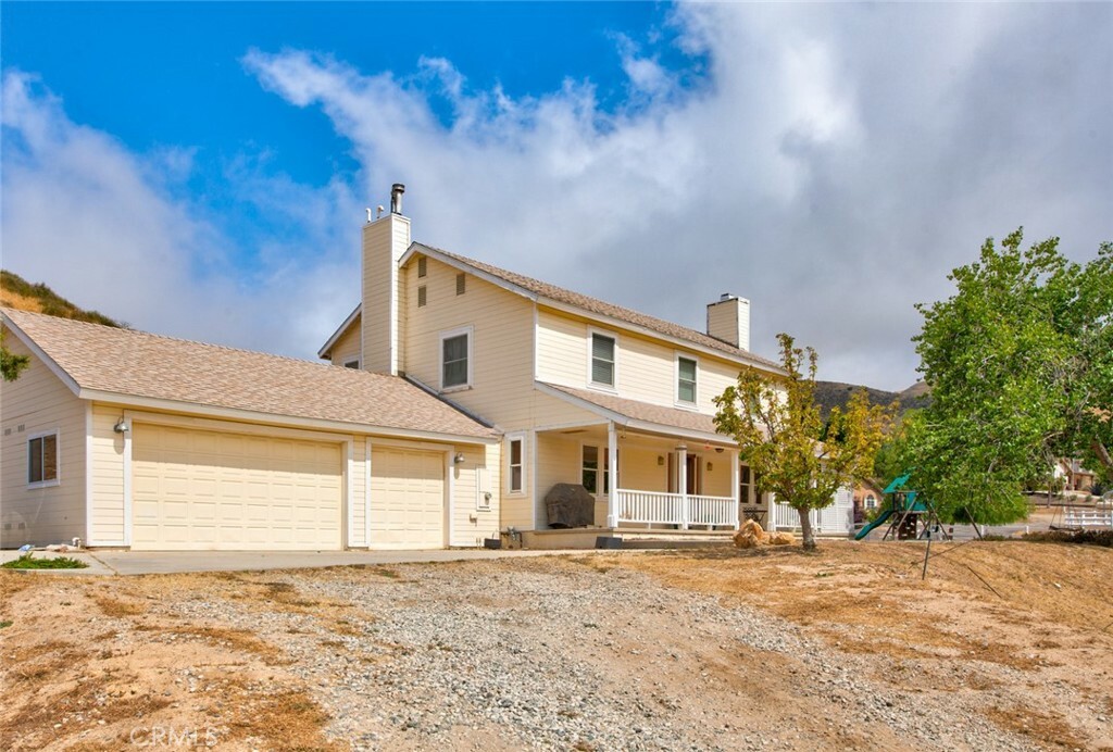 Property Photo:  40545 90th Street W  CA 93551 