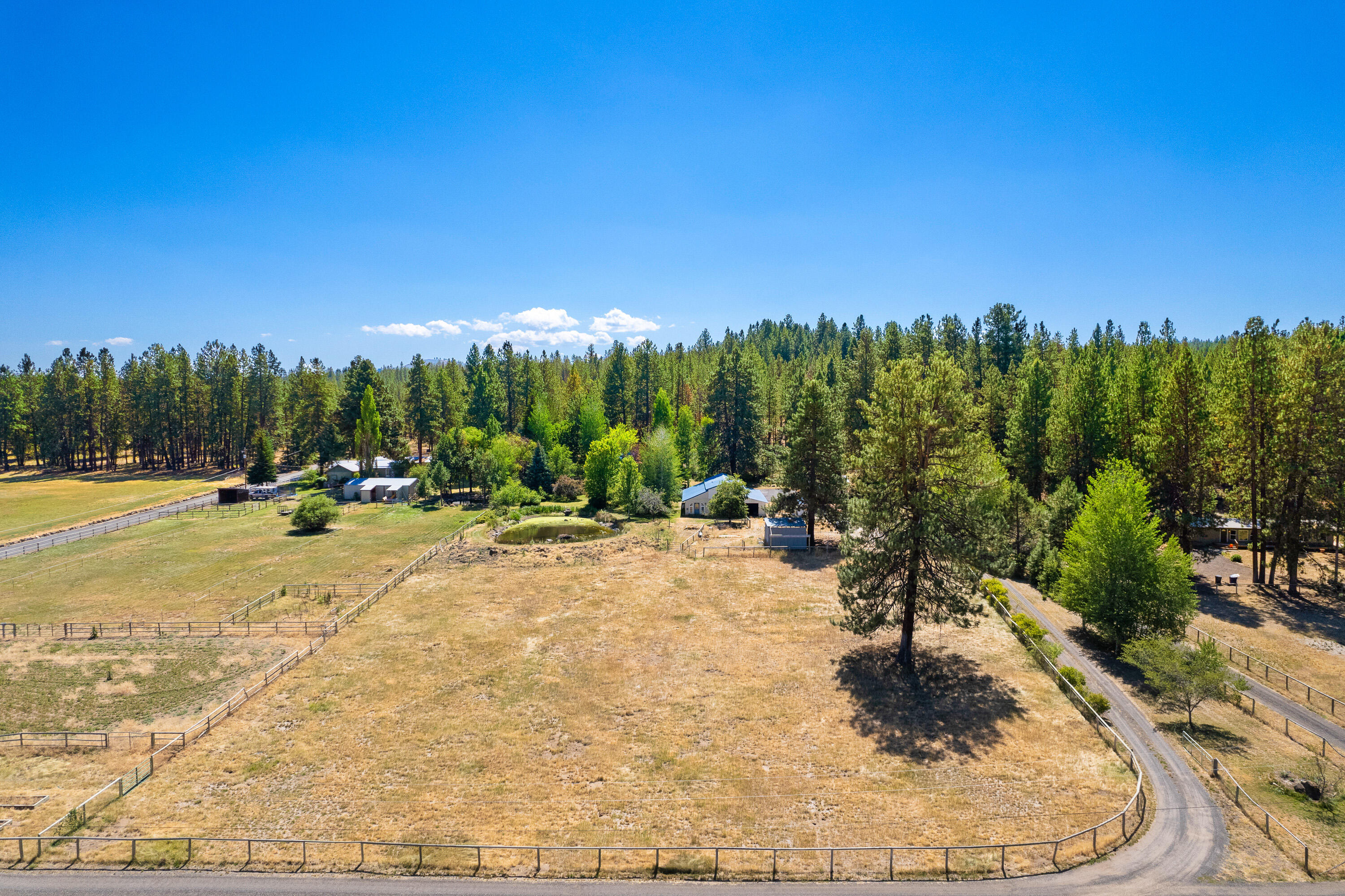 Property Photo: 60297 Tekampe Road OR 97702