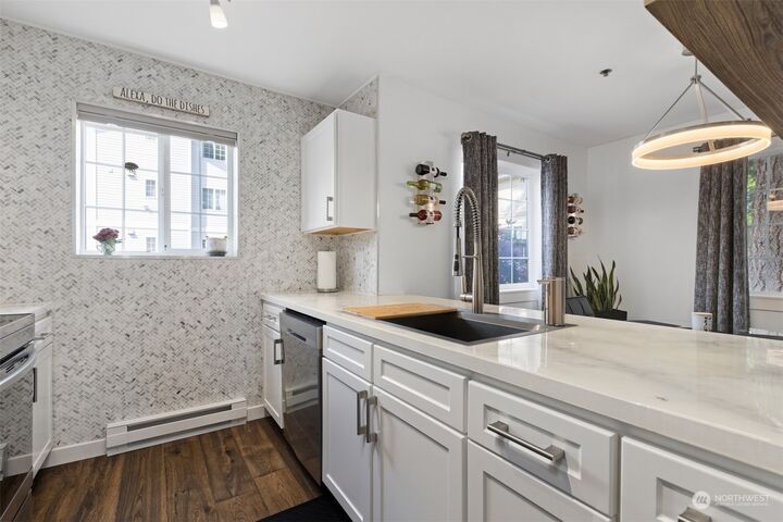 Property Photo:  2713 W Maplewood Avenue 109  WA 98225 