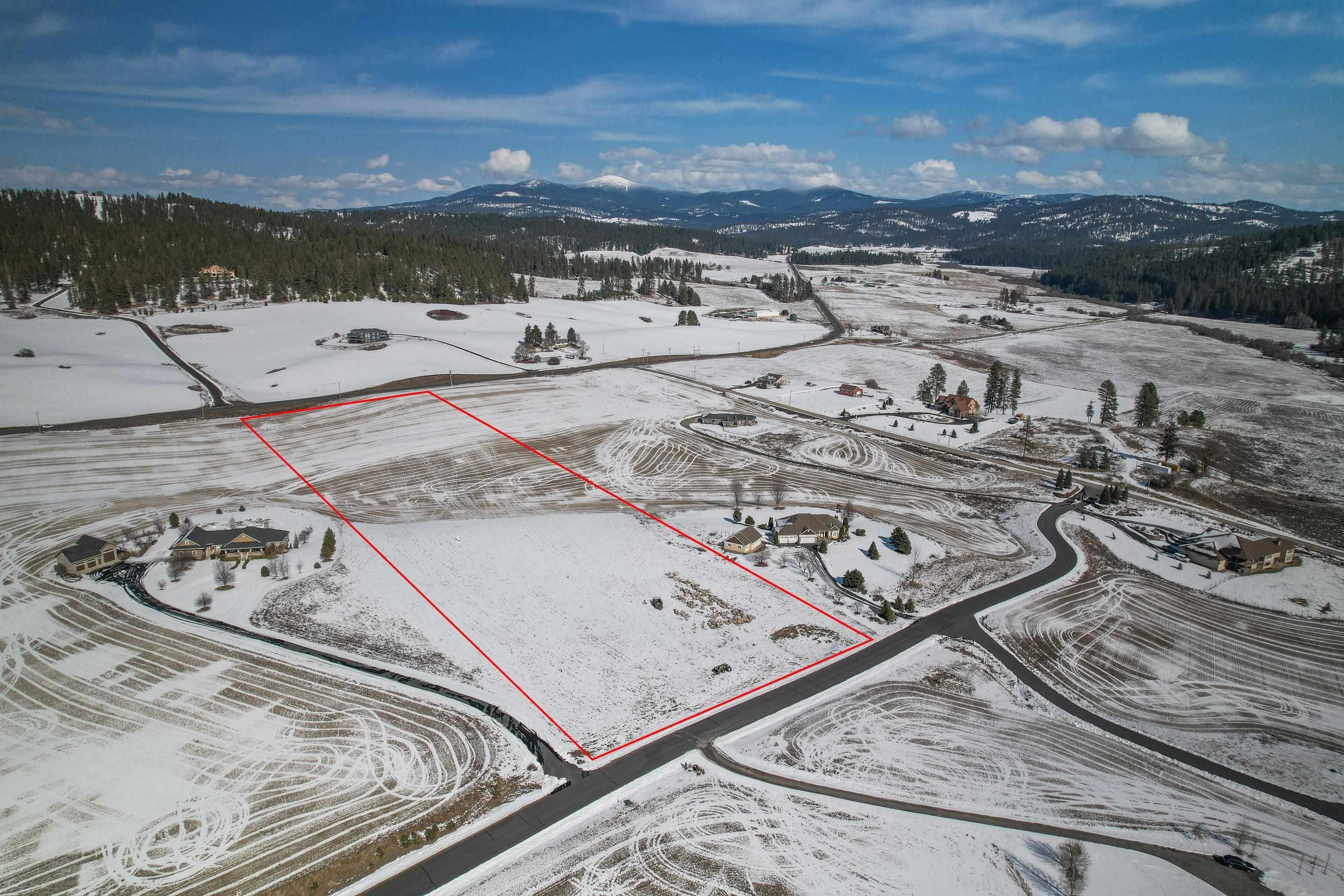Property Photo: 10409 E Peone Landing Ln WA 99021