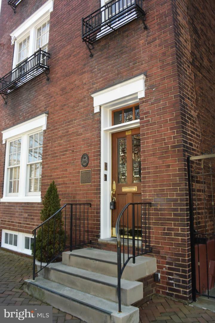 Property Photo: 310 Prince Street 4 VA 22314