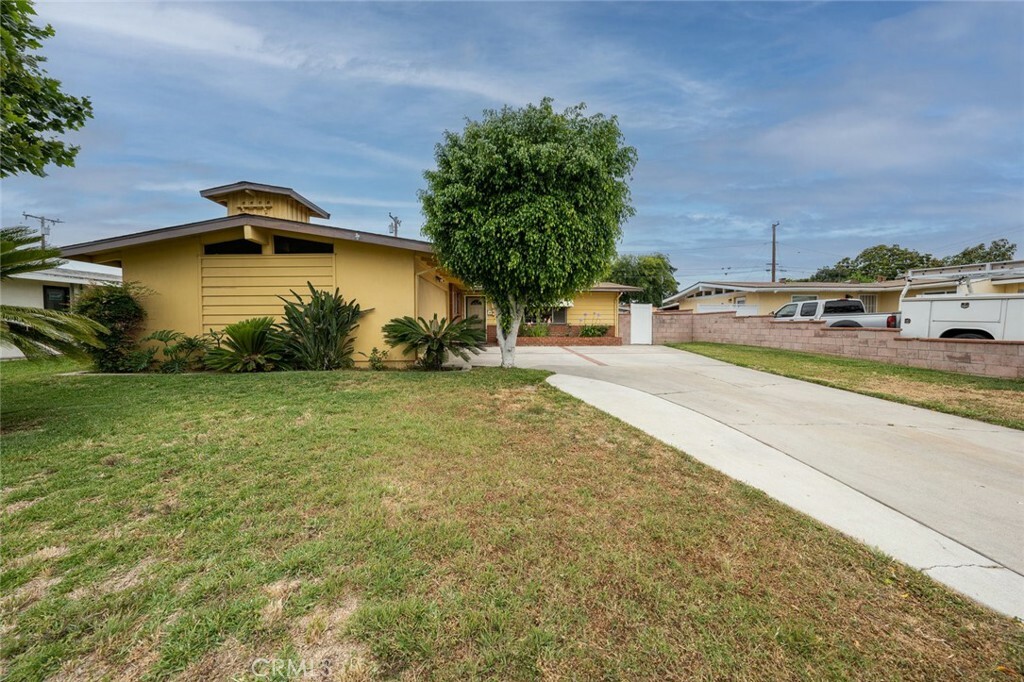 Property Photo: 8415 Decosta Avenue CA 90606