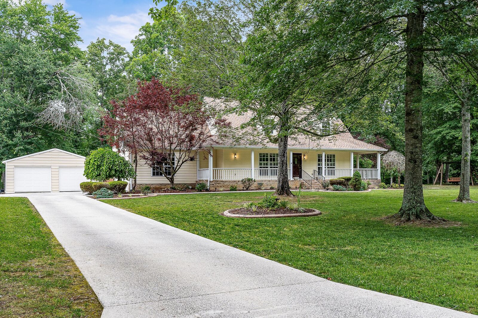 Property Photo: 256 Oak Place Dr TN 37166