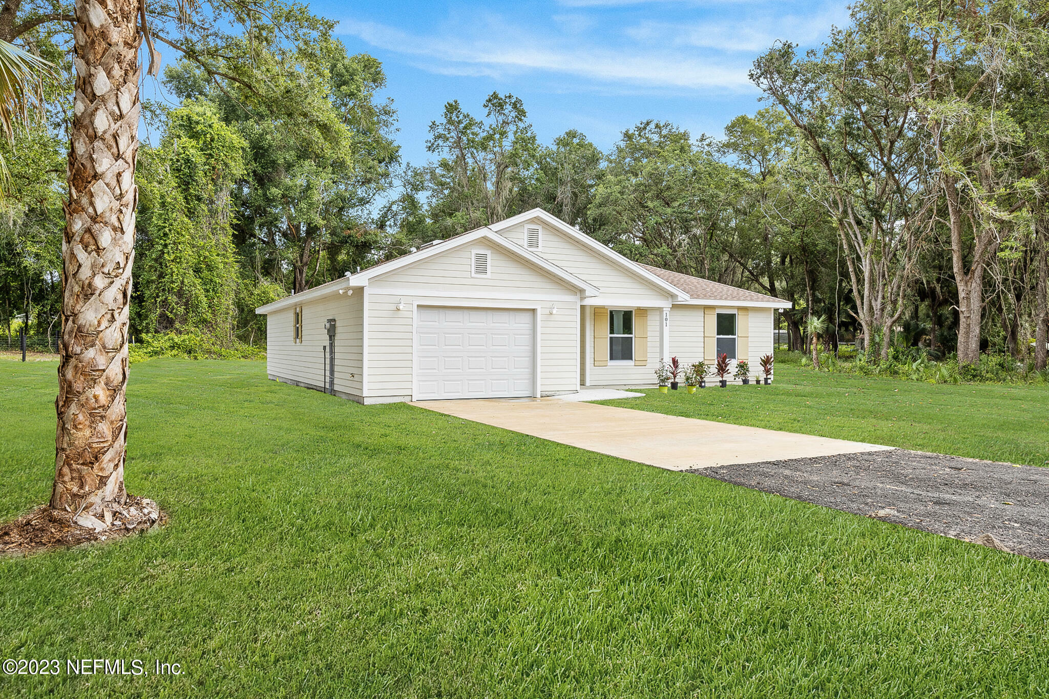 Property Photo:  101 Killian Drive  FL 32640 