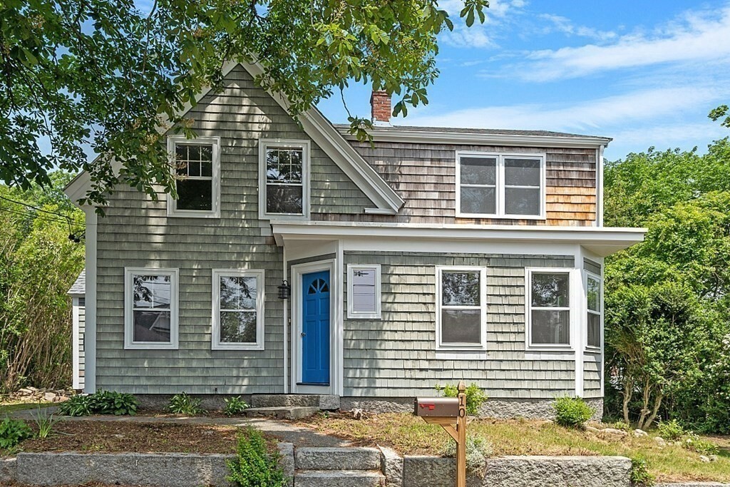 Property Photo:  10 Mount Locust Ave  MA 01966 