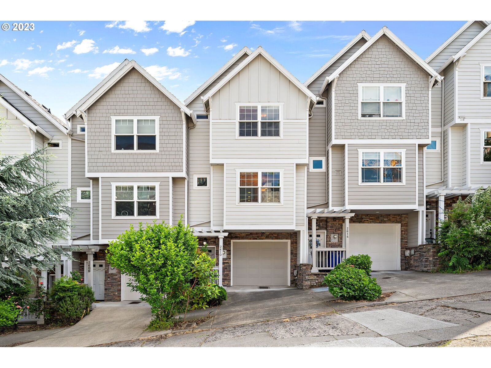 Property Photo:  2610 S Water Ave  OR 97201 