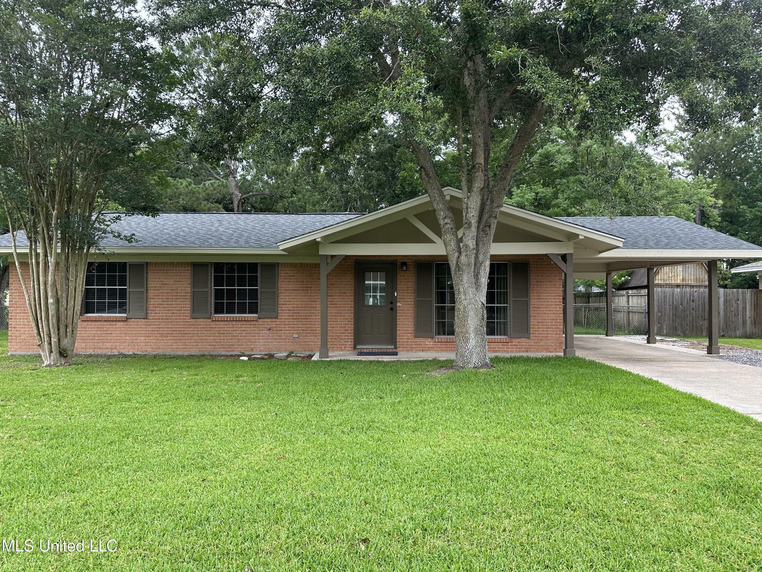 Property Photo:  112 Alverado Drive  MS 39560 