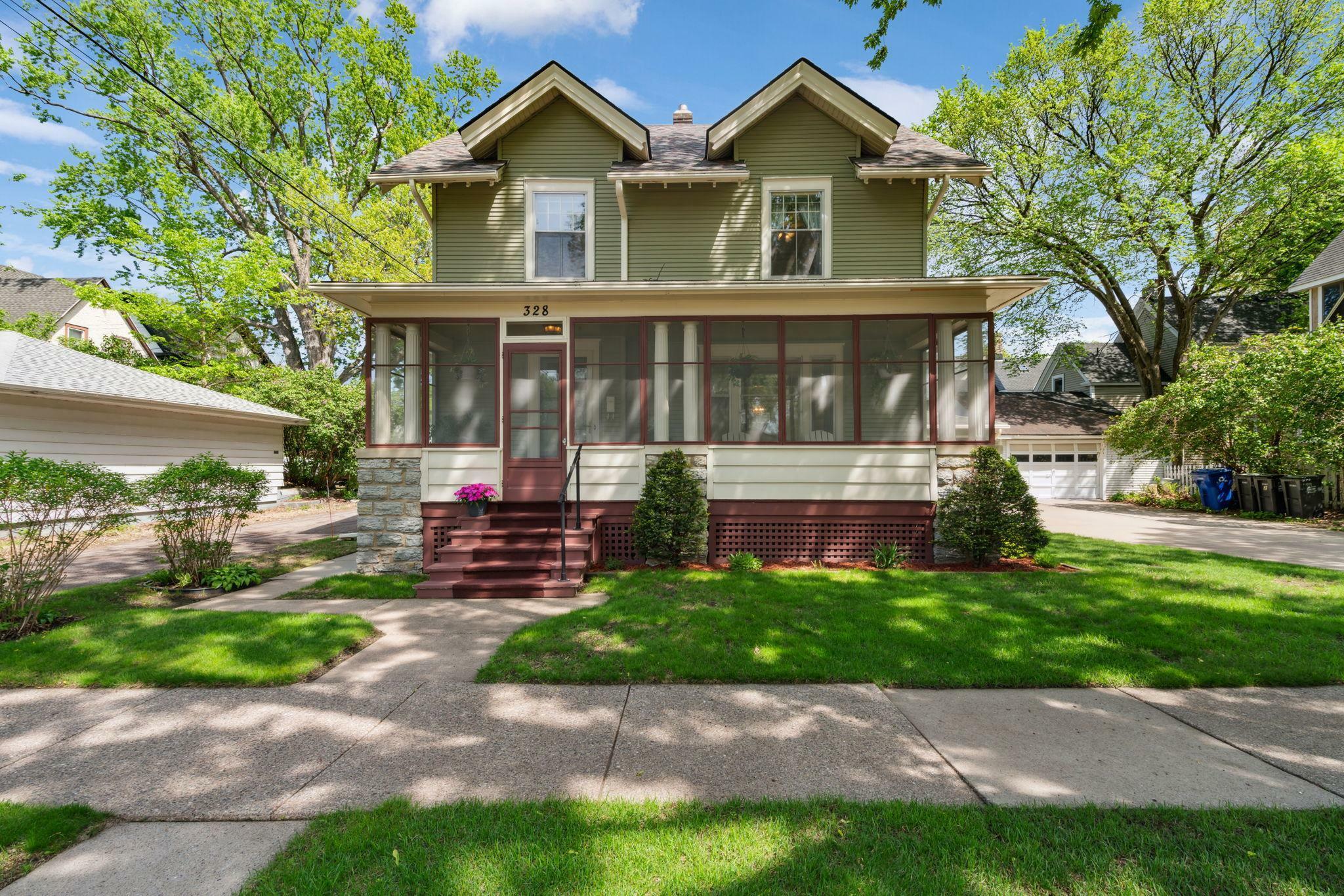 Property Photo:  328 Howell Street N  MN 55104 