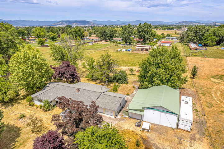 2775 Randall Avenue  Central Point OR 97502 photo