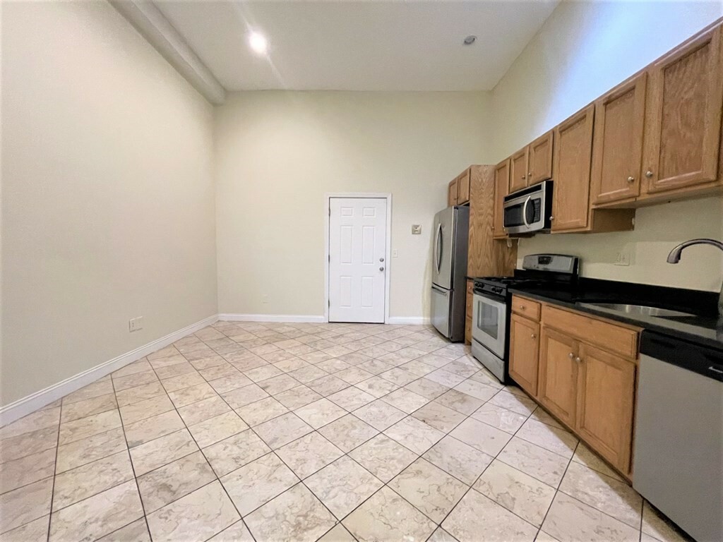 Property Photo: 62 Pleasant Street 8 MA 02148