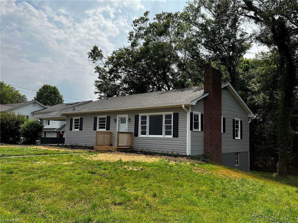 Property Photo:  203 Oak Street  NC 28642 