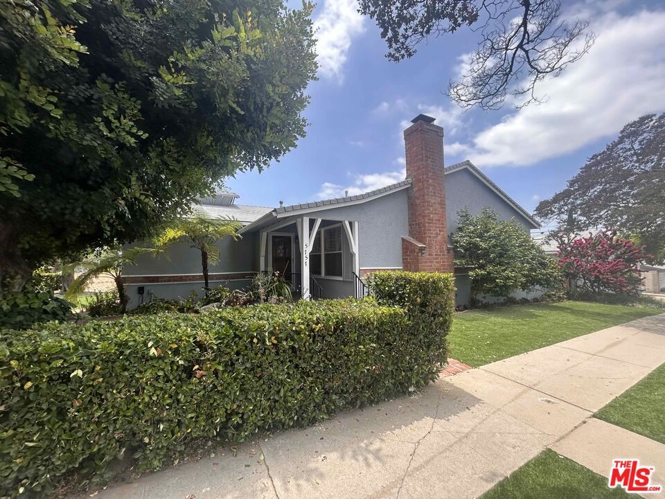 Property Photo:  11712   Hatteras St  CA 91607 