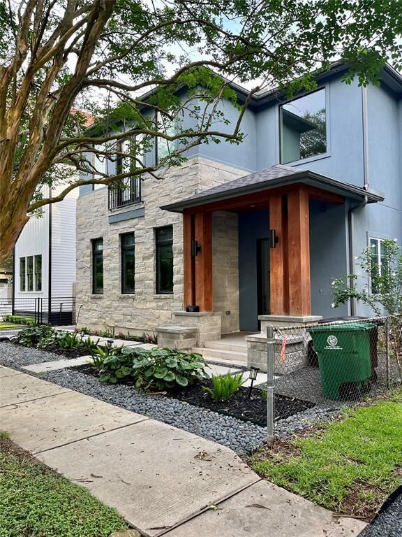 Property Photo:  724 E 11th 1/2 Street  TX 77008 