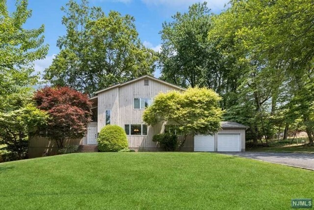 Property Photo:  245 Parsells Lane  NJ 07624 