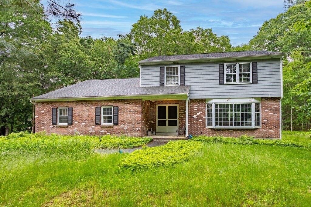 Property Photo:  5 Cranberry Ln  MA 01824 