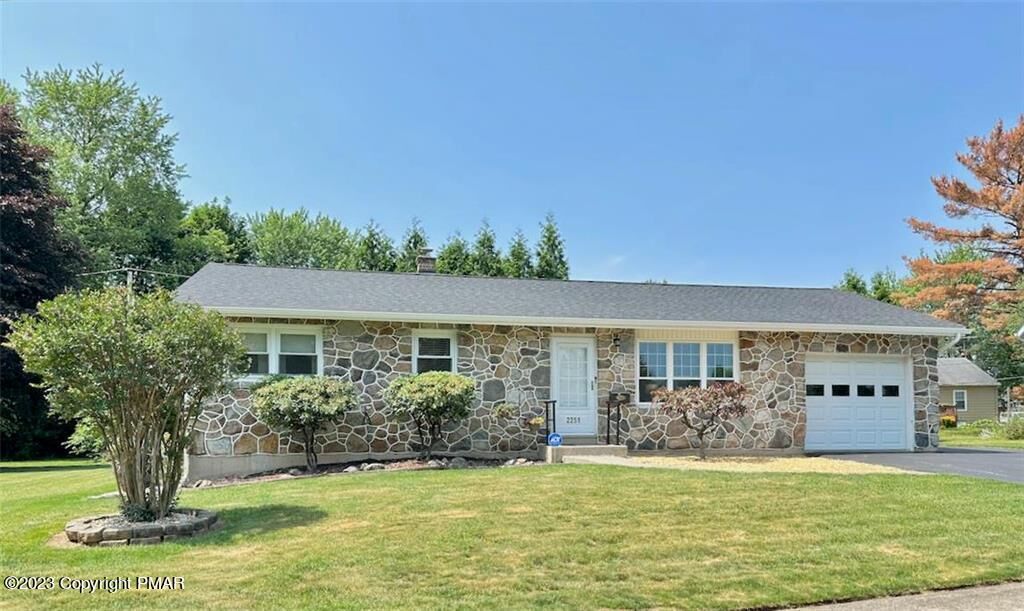 Property Photo:  2251 Pinehurst Road  PA 18018 