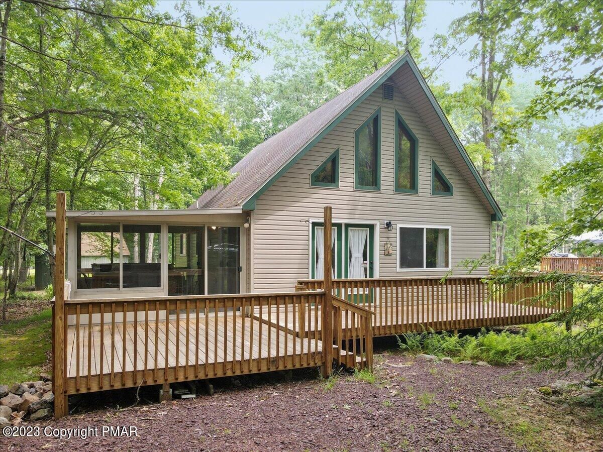 Property Photo:  60 Kipling Lane  PA 18210 