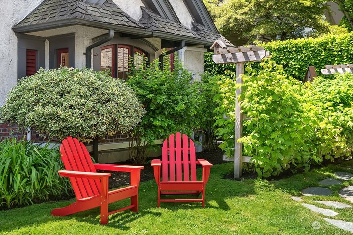 Property Photo:  3216 S Dose Terrace  WA 98144 