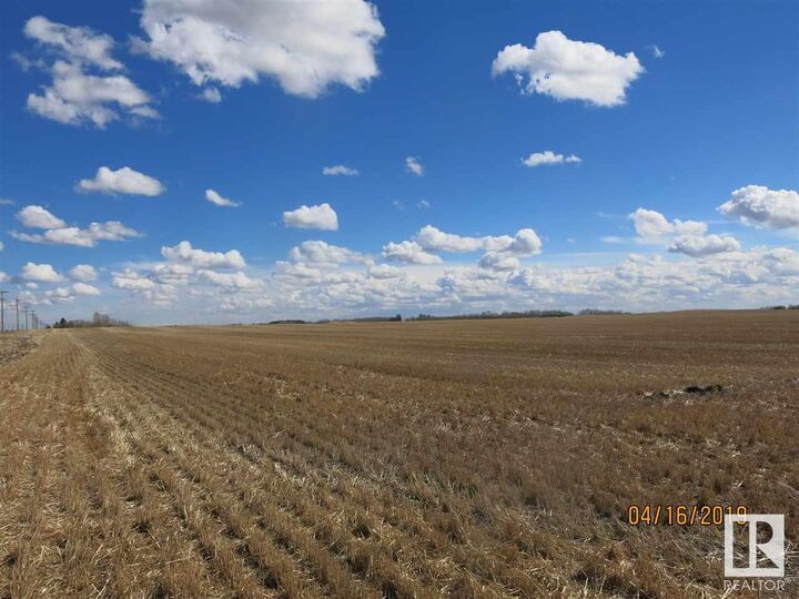 Property Photo:  Southeast Twp 560 RR 252  AB T8R 1S1 