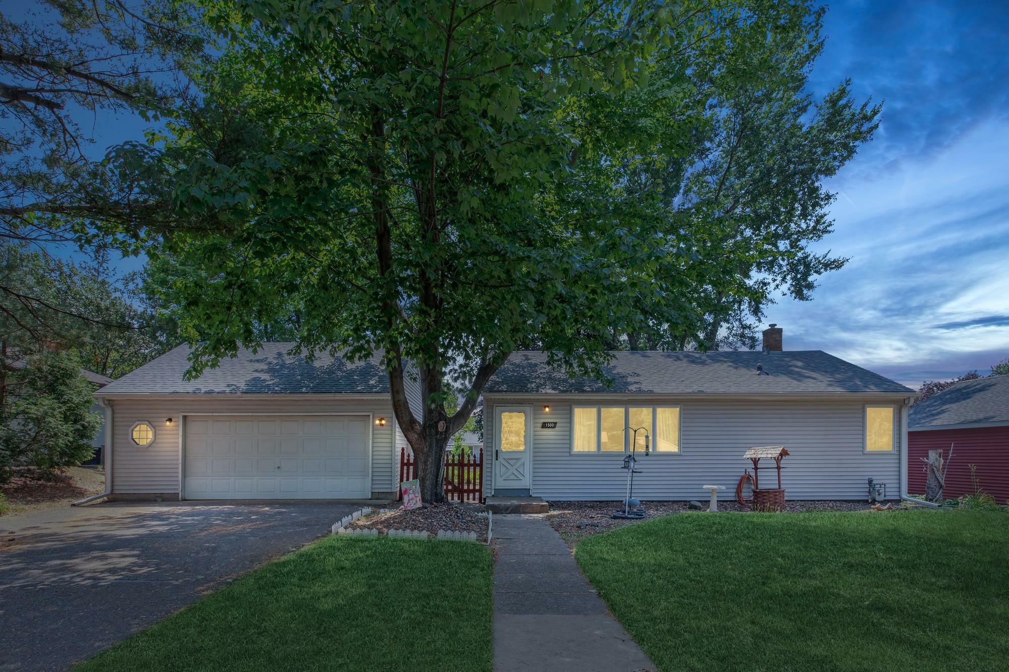 Property Photo: 1500 Grandview Avenue E MN 55109