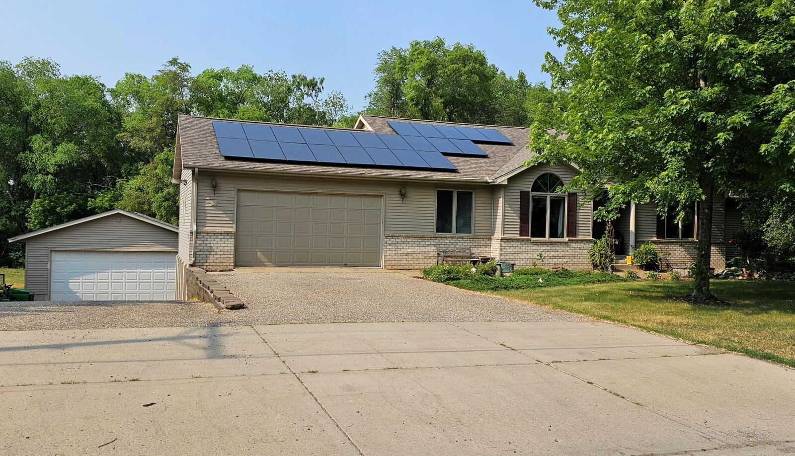 Property Photo: 406 W South Street MN 56011