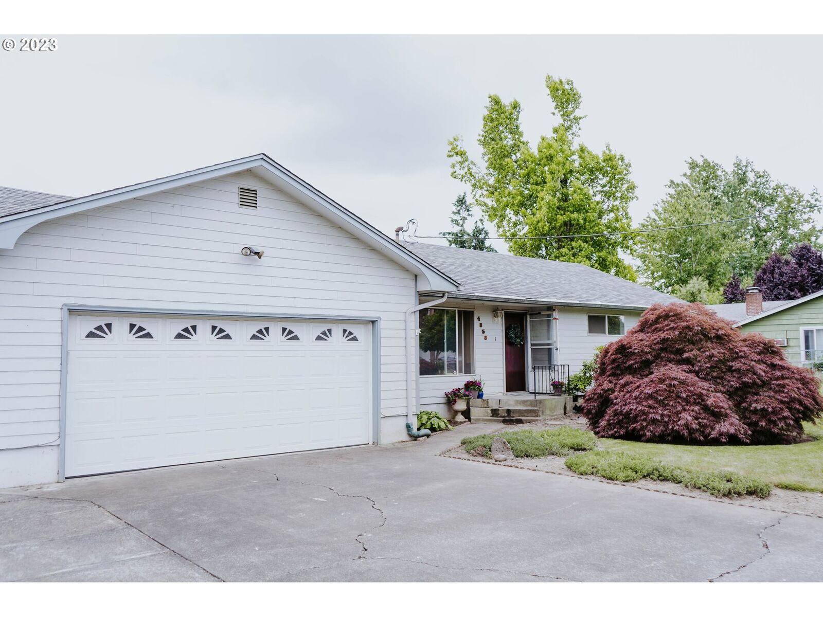 Property Photo:  4858 SE Adobe St  OR 97317 