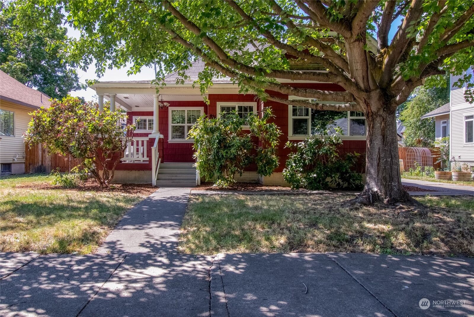 Property Photo: 816 Washington Street WA 99362