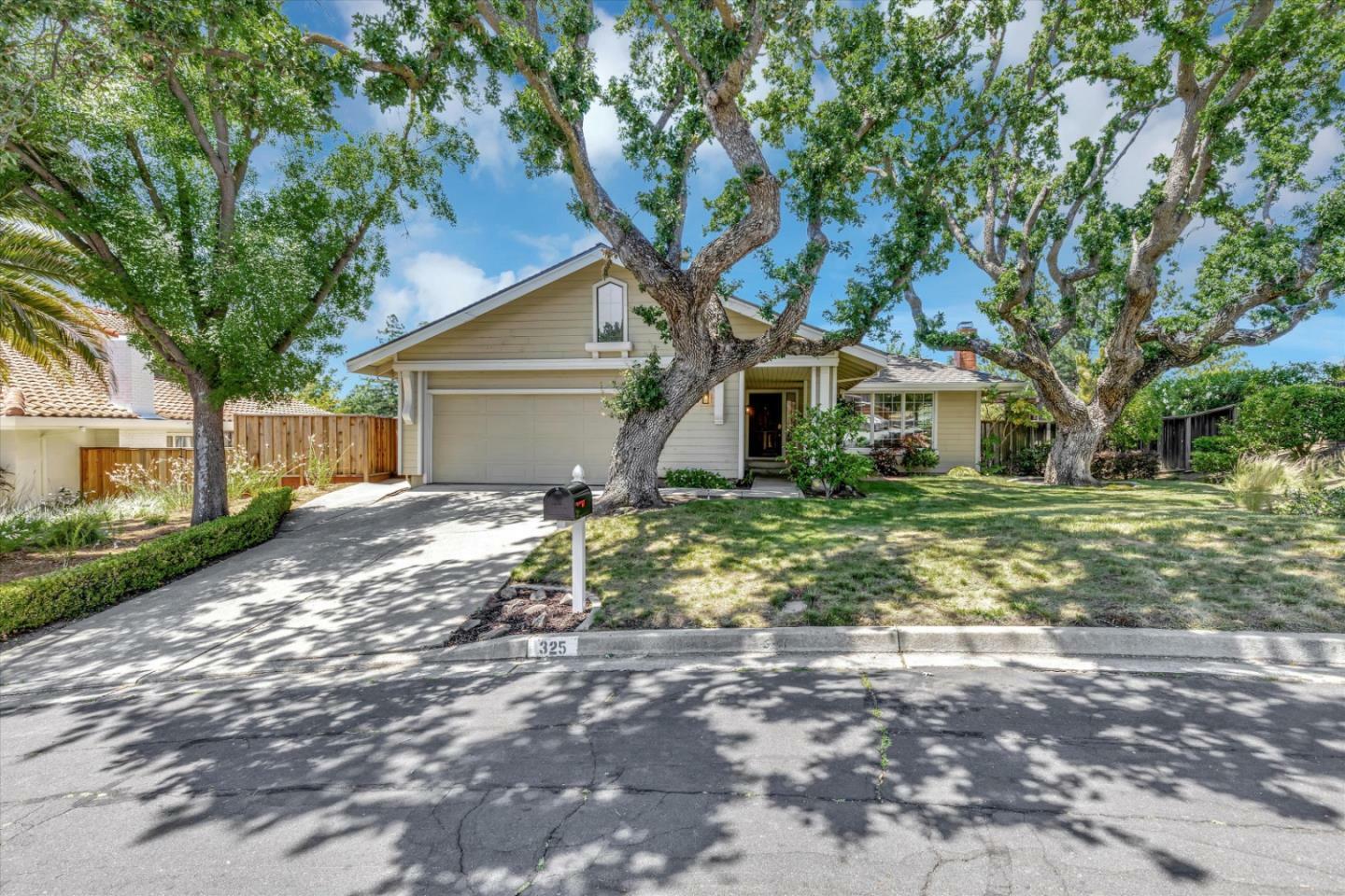 Property Photo:  325 Endicott Court  CA 94598 