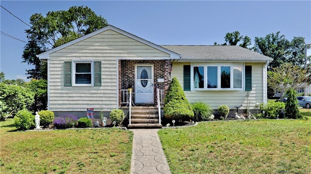 Property Photo:  236 Ocean Avenue  CT 06516 