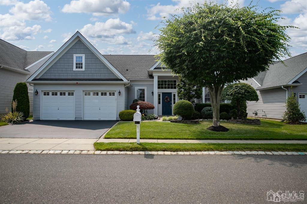 Property Photo:  28 Tamarack Road  NJ 08831 