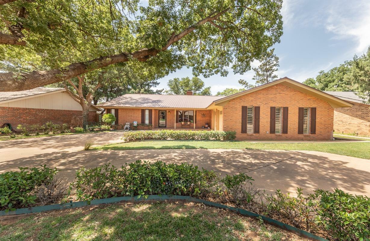 Property Photo:  214 E 27th Street  TX 79339 