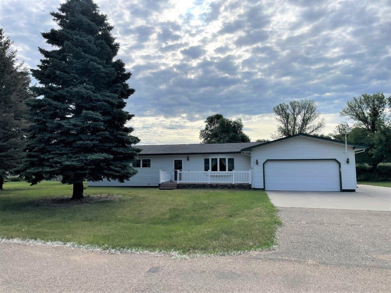 Property Photo: 810 65th St NW ND 58701