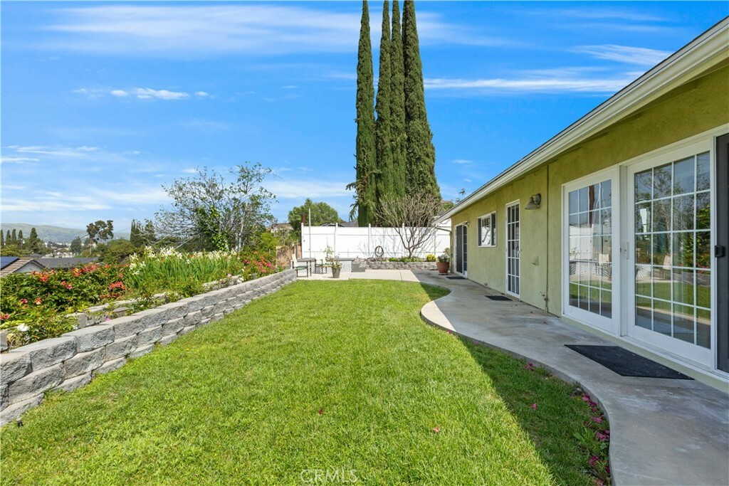 Property Photo:  321 Redwood Lane  CA 90631 