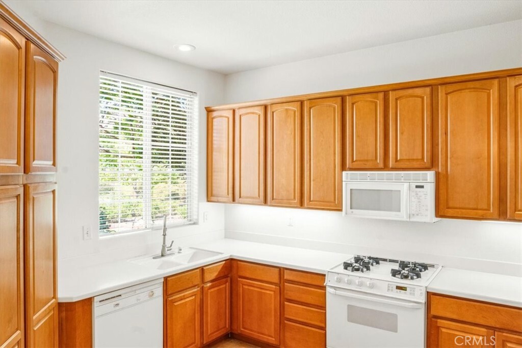 Property Photo:  925 Lawrence Drive  CA 93401 