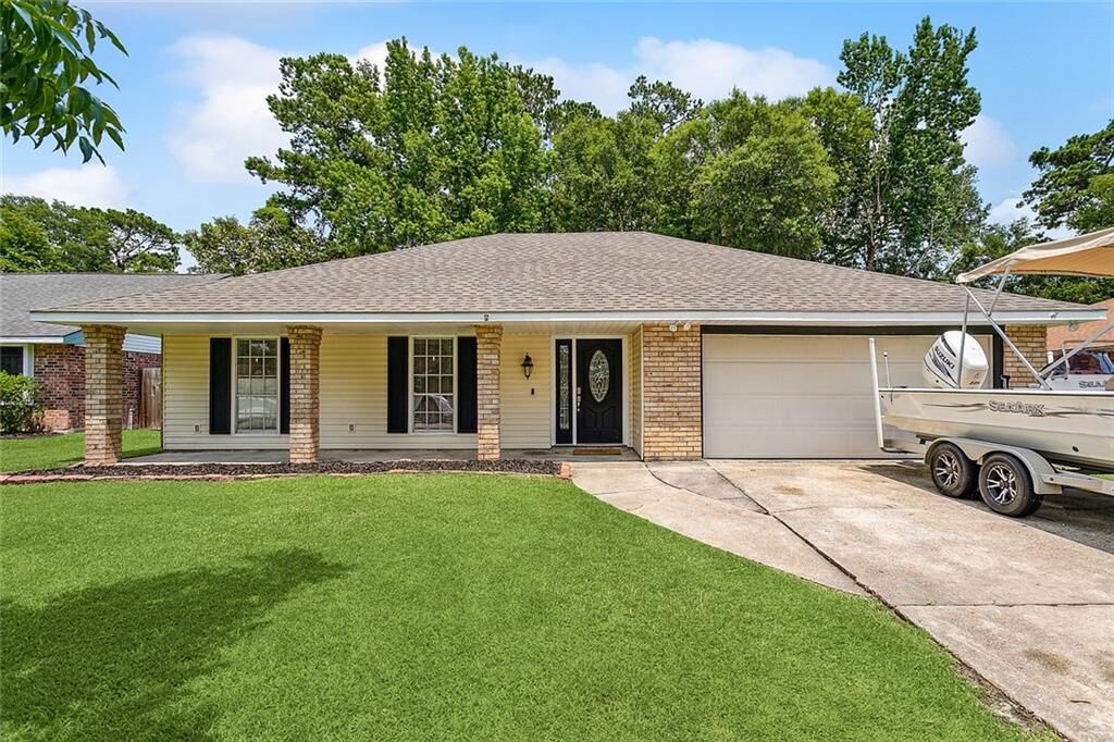 Property Photo:  606 Lake Superior Drive  LA 70461 