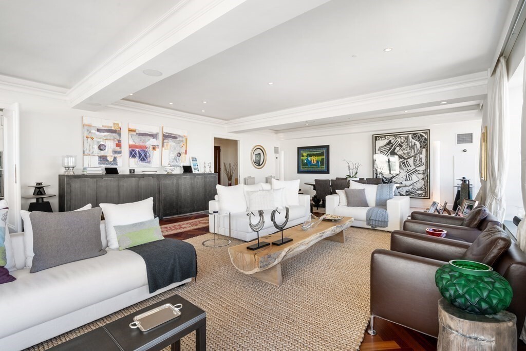 Property Photo:  2 Avery Street 30ef  MA 02111 