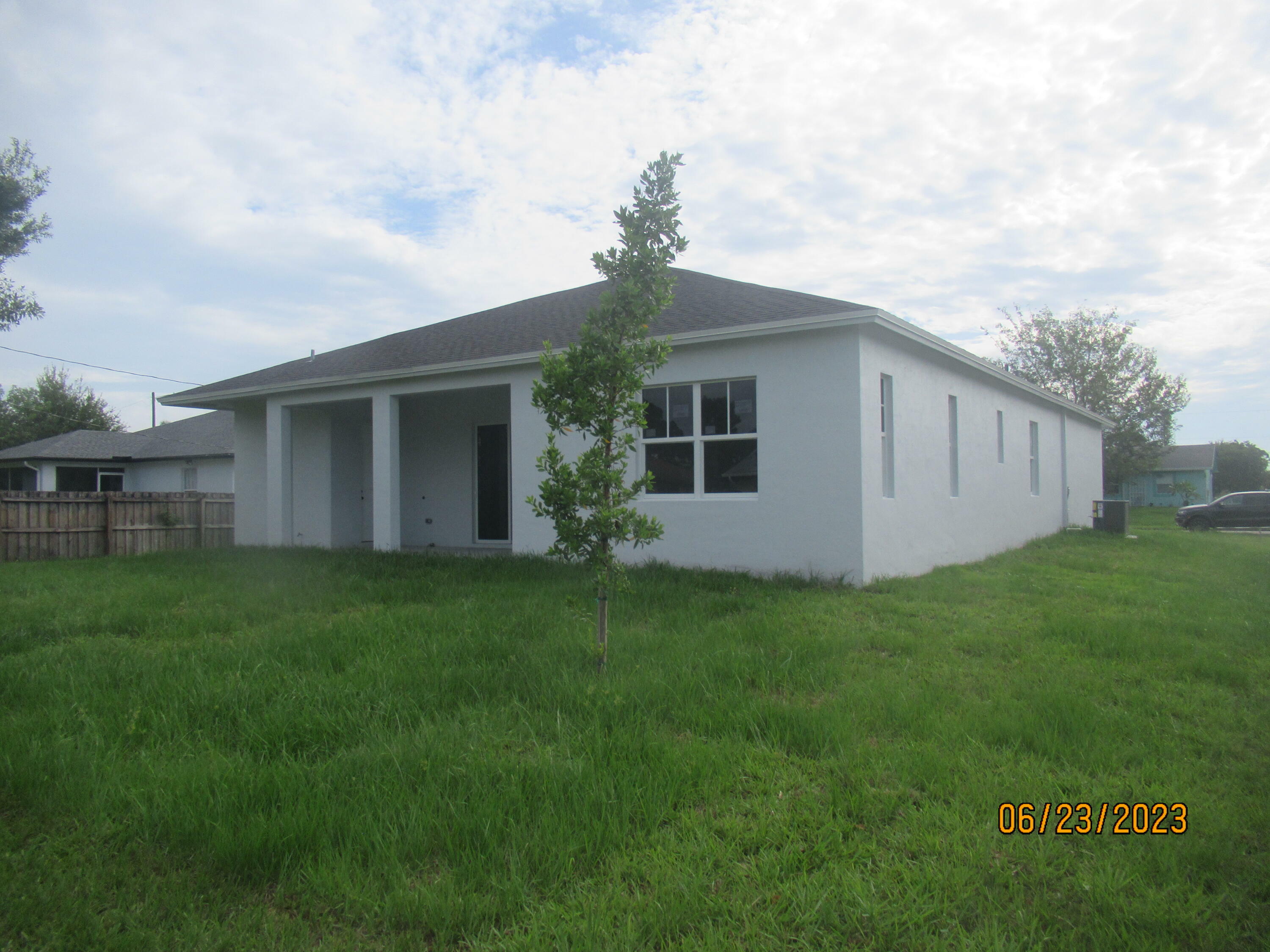 Property Photo:  2026 SW Aquarius Lane SW  FL 34984 