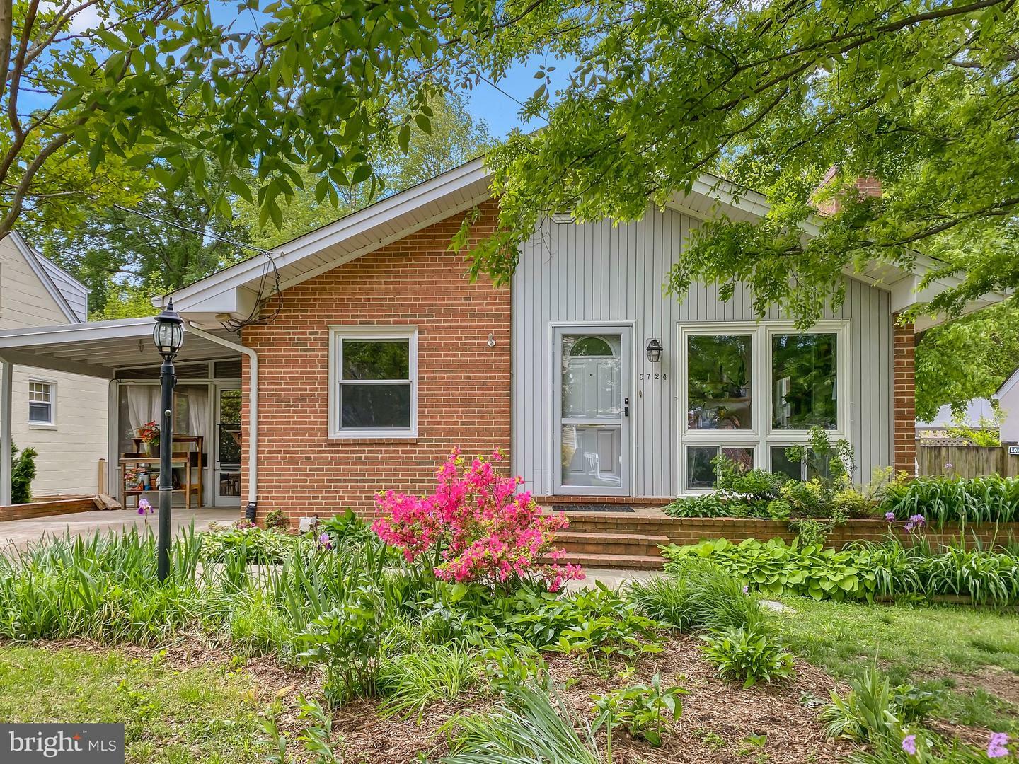 Property Photo: 5724 3rd Street S VA 22204