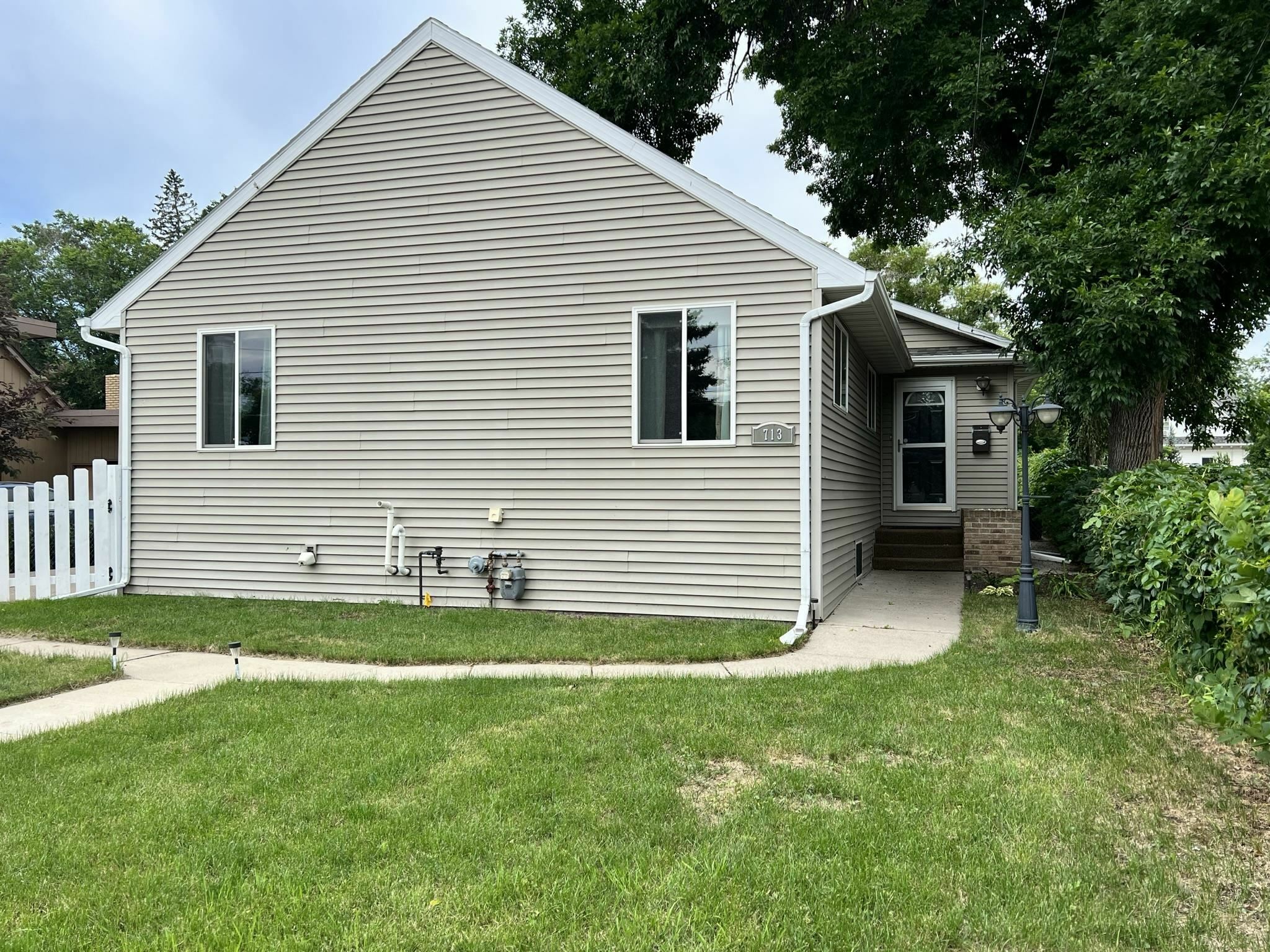 Property Photo:  713 NW 11th St  ND 58703 