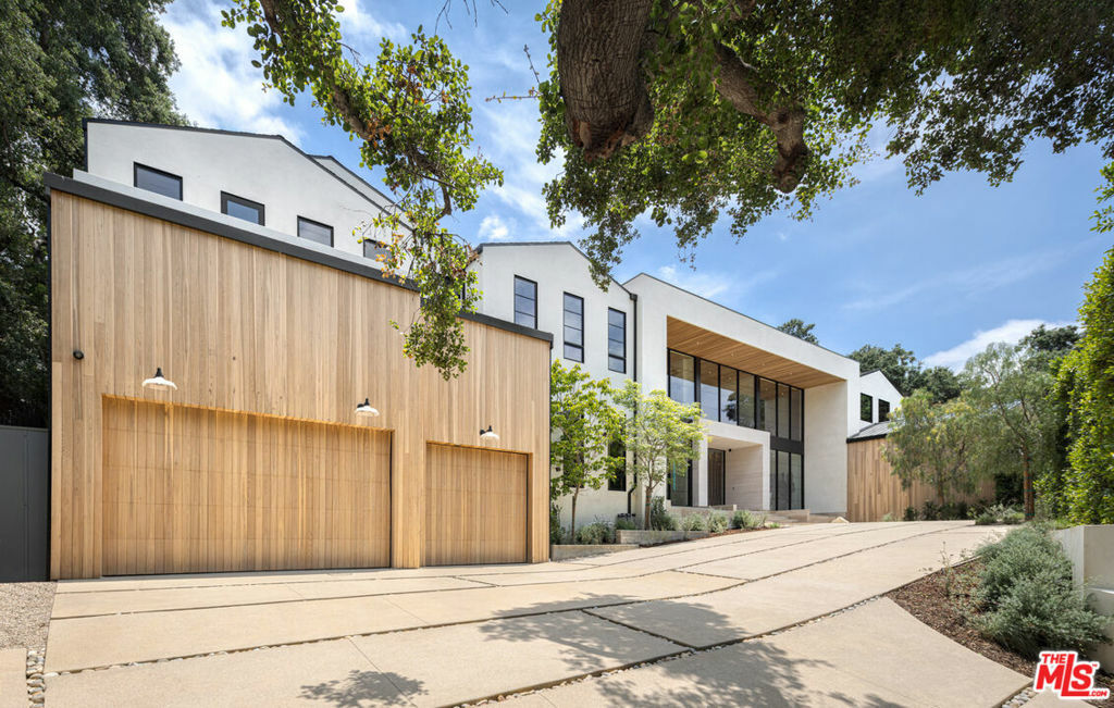 Property Photo: 16036 Woodvale Road CA 91436