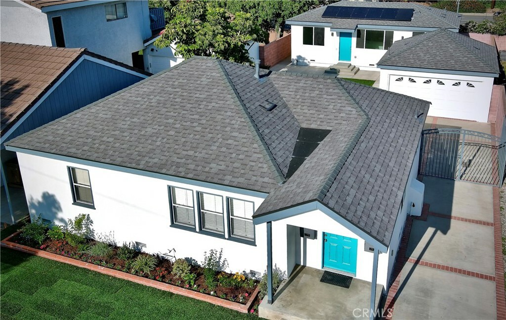 Property Photo:  2258 Roswell Ave  CA 90815 