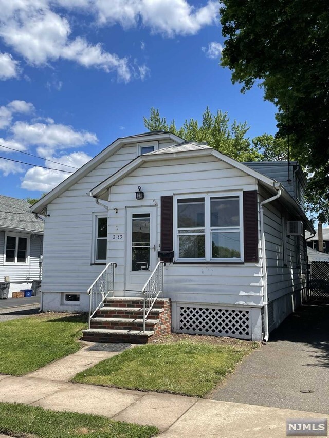 Property Photo:  2-33 Hartley Place  NJ 07410 