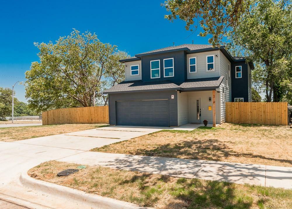 Property Photo: 3112 E 12th TX 76111
