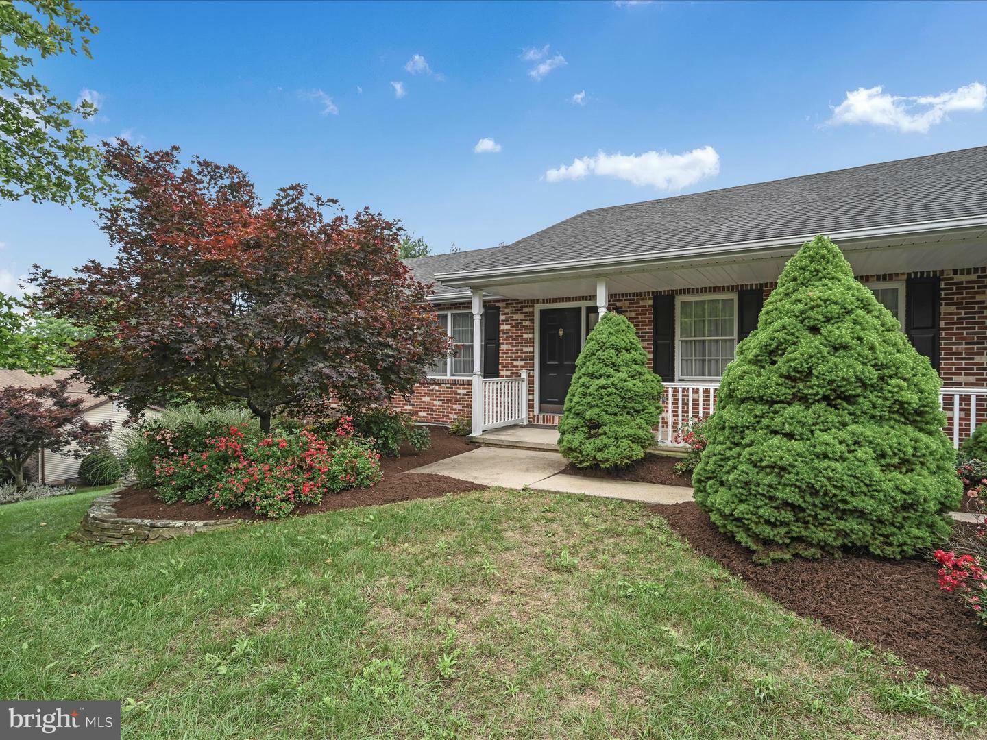 Property Photo: 1755 Oak Court PA 17961