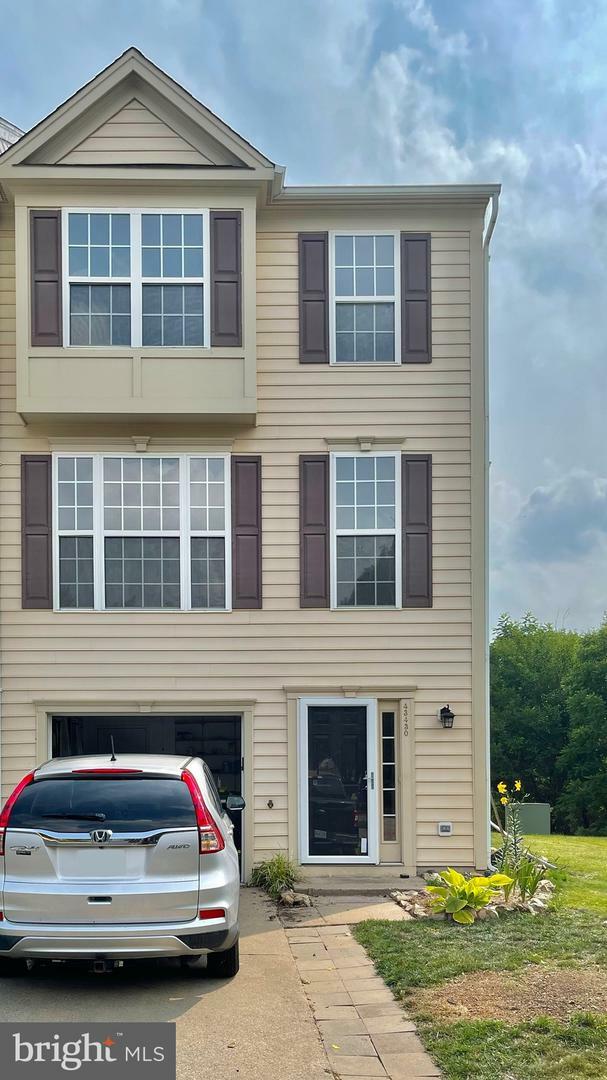 Property Photo:  43430 Nottingham Square  VA 20147 