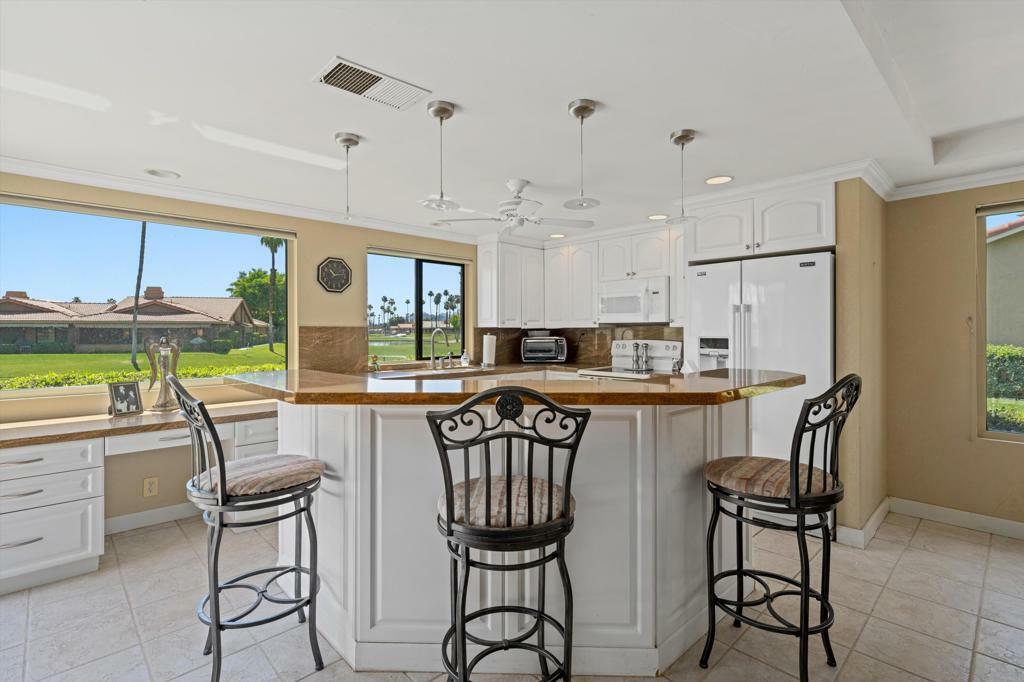 Property Photo: 24 Maximo Way CA 92260
