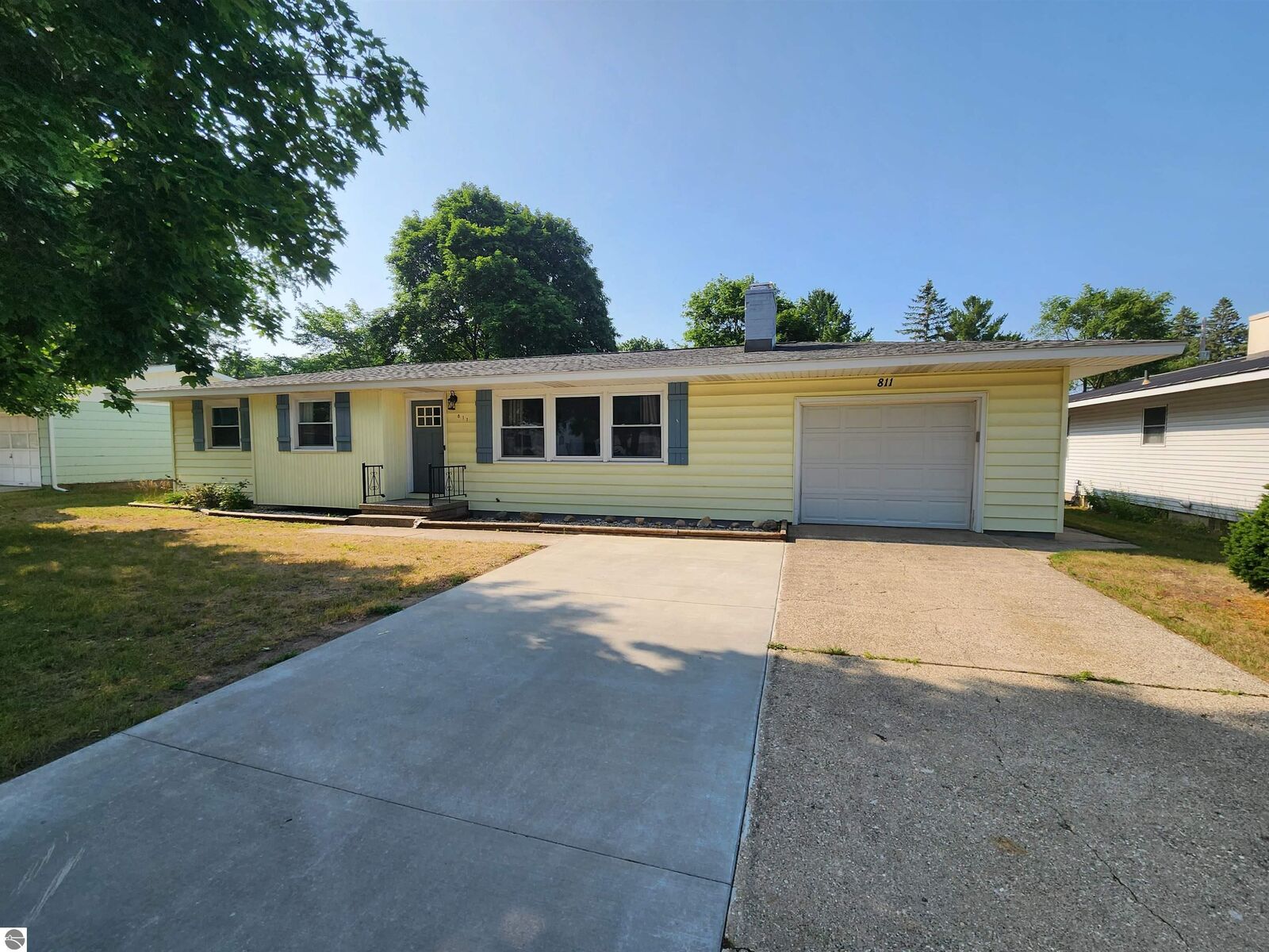 Property Photo:  811 Chestnut Street  MI 49601 